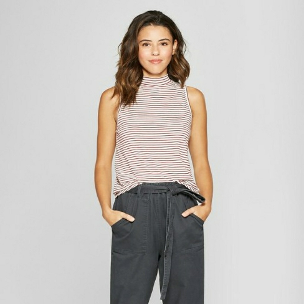 Universal threads mock neck tank top!
